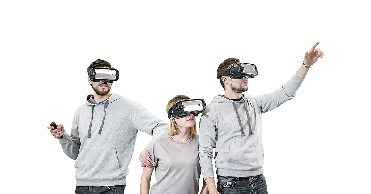 Compilations vr. Очки виртуальной реальности. Человек в VR. VR очки на человеке. Человек в виртуальных очках.